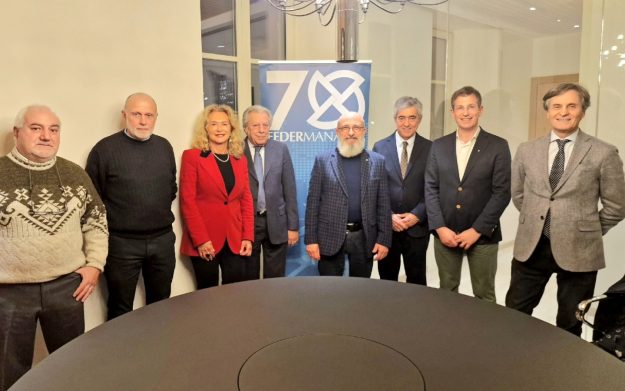 Da sinistra: Angelo Giaccone, Gianluigi Delforno, Miranda Tomatis, Luigi Battaglio, Fulvio D’Alessandro, Riccardo Preve, Mirko Garbero, Giacomo Viberti Inviato da Libero Mail Da sinistra: Angelo Giaccone, Gianluigi Delforno, Miranda Tomatis, Luigi Battaglio, Fulvio D'Alessandro, Riccardo Preve, Mirko Garbero, Giacomo Viberti